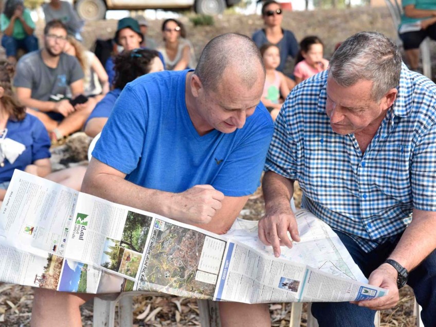 מתניה מיה מתכנן השביל, עם חנה פרידמן ואייל בצר