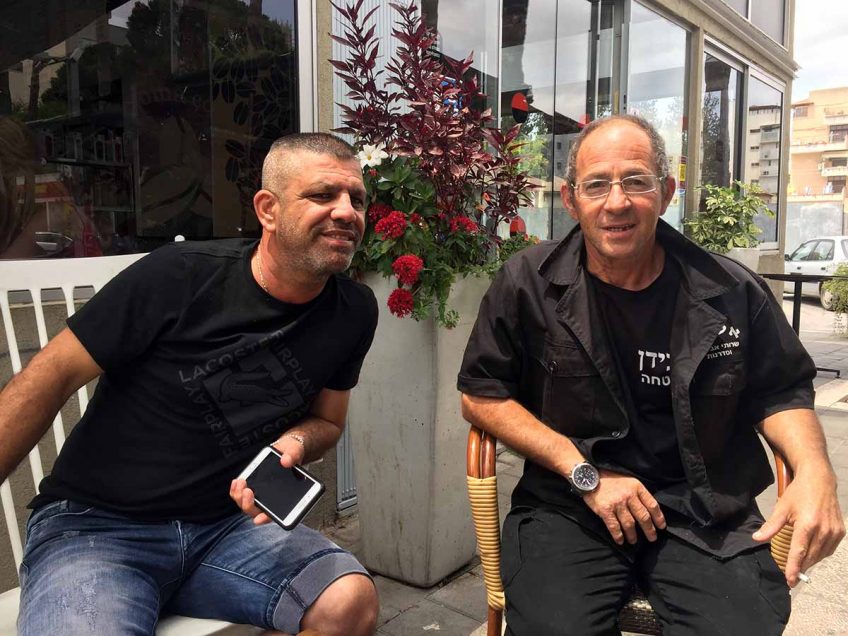 המדור מאחל לאיש העסוק ביותר במדינה כמה אתנחתות ושיחות חולין עם המאבטח התותח ויקטור סליס