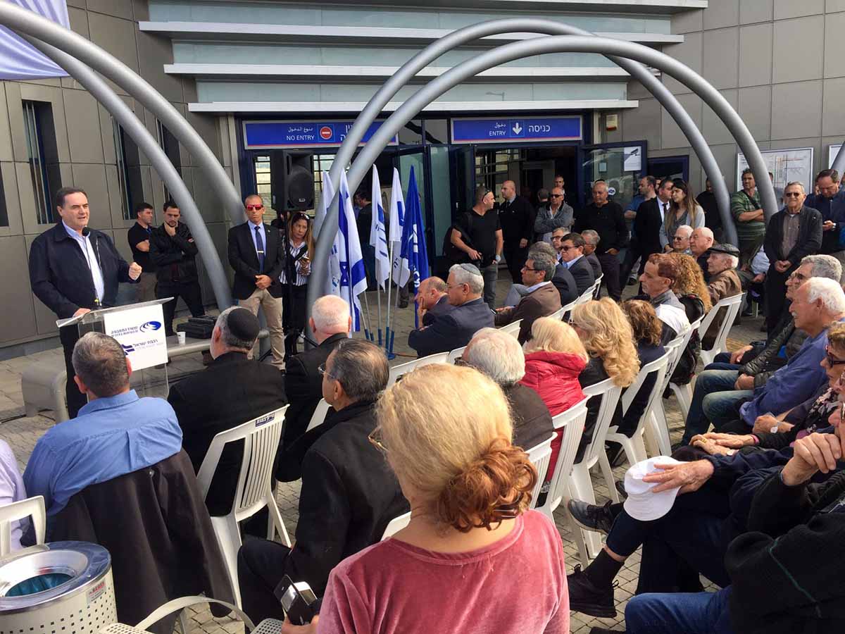 בטקס המרגש השתתפו אנשי ציבור רבים, בני משפחתו וחבריו לשירות הצבאי