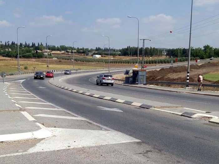 סמוך לצומת כפר ברוך: נוסע קפץ מהרכב של אחותו ונפצע קשה סמוך לצומת כפר ברוך: נוסע קפץ מהרכב של אחותו ונפצע קשה