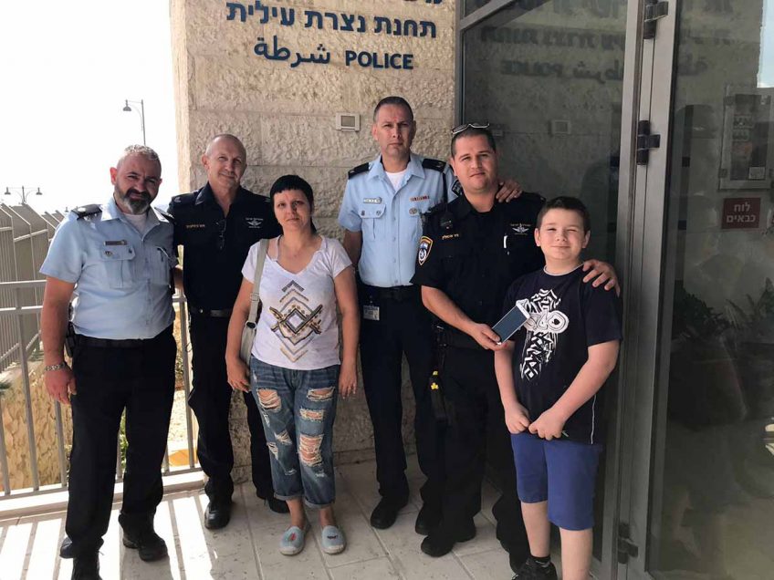 החוקר התקשר להורים ובישר להם: ״הטלפון של בנכם ממתין לו בתחנת המשטרה״ החוקר התקשר להורים ובישר להם: ״הטלפון של בנכם ממתין לו בתחנת המשטרה״