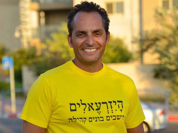עדיאל אילוז, פעיל חברתי. מוטו: פחות דיבורים, יותר מעשים.