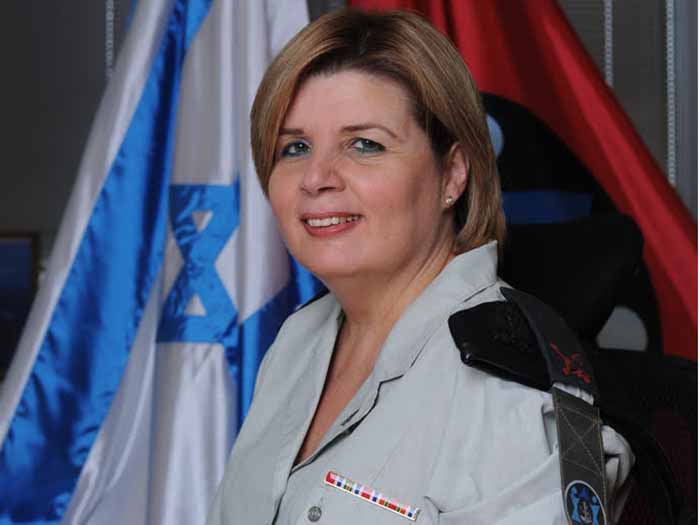 "חשוב לשמור את צה"ל מעל כל שיח פוליטי", ברביבאי בעת שירותה הצבאי כאלופה. צילום: דובר צה"ל