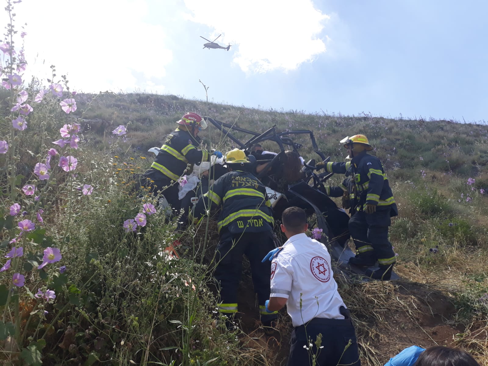 לוחמי כב"א בפעולות חילוץ הנפגעות