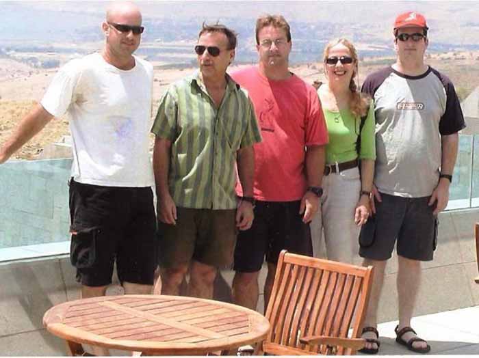 משפחת לוטן. מימין לשמאל: רותם, בתיה, יותם, עמיר ואופיר