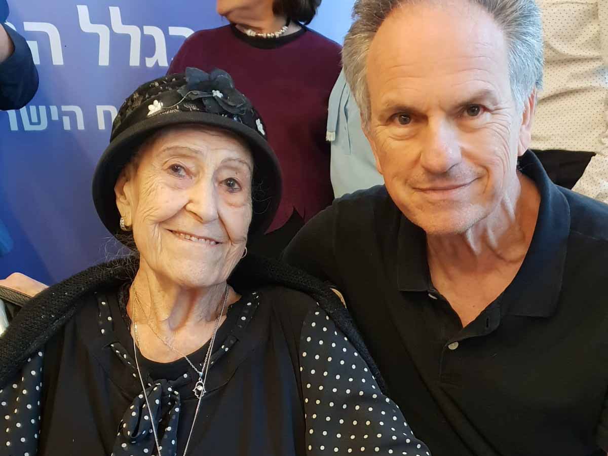 מארי נחמיאס עם הבמאי אבי נשר, שהדליק משואה אף הוא בטקס