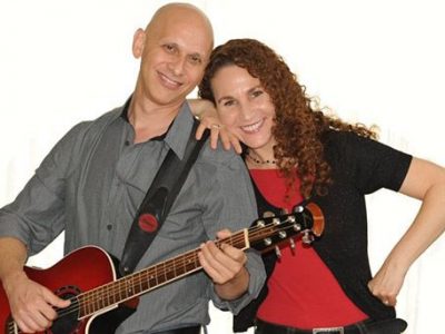 לארי ומינדי- "משנות ה-60 וה-70 באהבה" לארי ומינדי- "משנות ה-60 וה-70 באהבה"