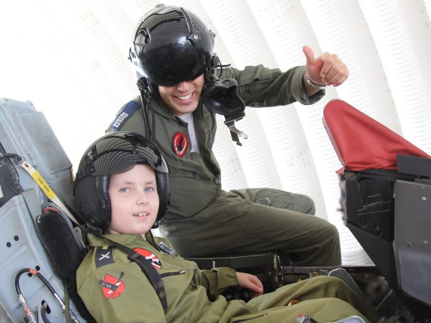רמת דוד: מפגש מרתק לילדים חולי סרטן בטייסת העמק רמת דוד: מפגש מרתק לילדים חולי סרטן בטייסת העמק