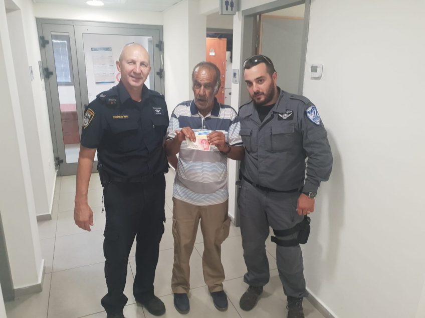 נוף הגליל: חשוד בגניבת מזומנים מבן 70 נתפס ע"י פקח ושוטר נוף הגליל: חשוד בגניבת מזומנים מבן 70 נתפס ע"י פקח ושוטר