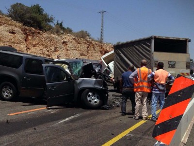תאונת דרכים בכביש הסרגל,מאמצי חילוץ לשני לכודים