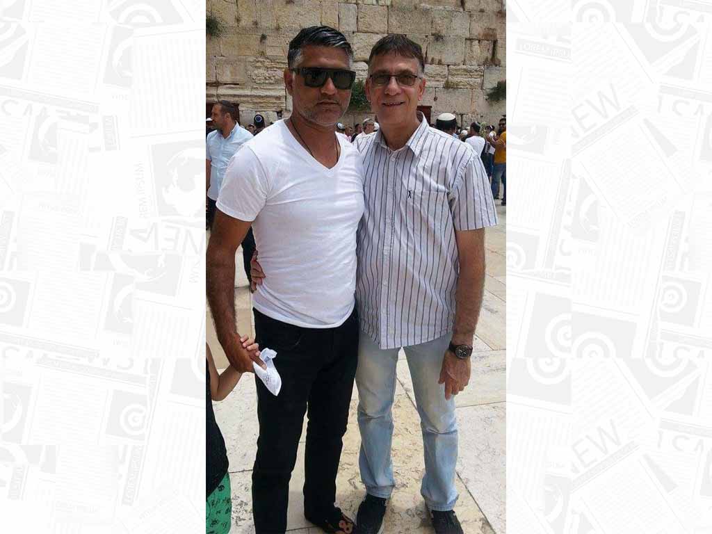 שמו בכותל פתק