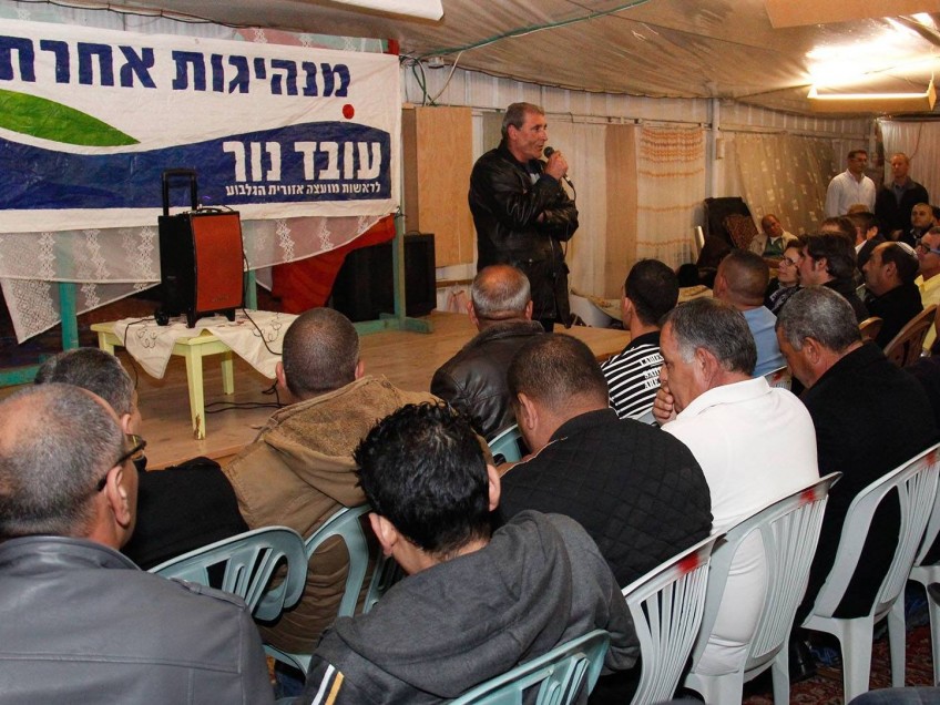 סגן ראש המועצה הנכנס, השאם זועבי. מימין: עובד נור ודודי בונפיל. צילום: מתוך הפייסבוק של עובד נור
