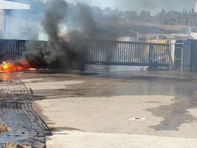 שריפה באזה"ת מגדל העמק. לוחמי האש מונעים התפשטות