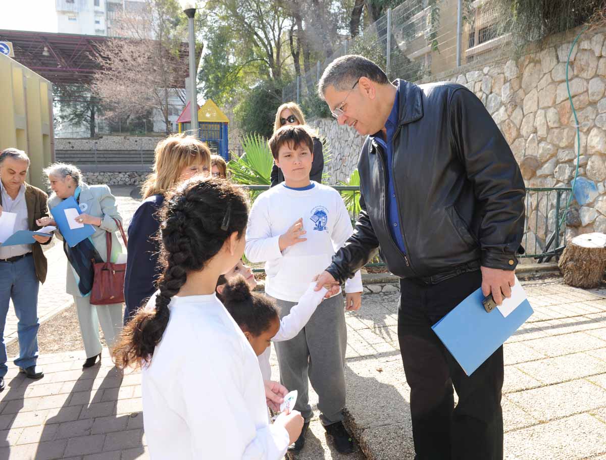 ראש העיר אלי ברדה. מפתיע ויוצא כנגד תעודת הבגרות