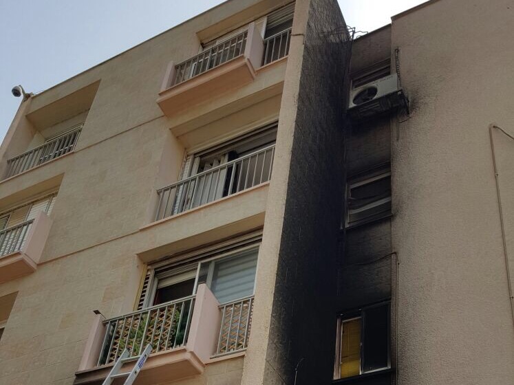 שישה דיירים פונו לקבלת טיפול רפואי. תוצאות השריפה ברח' עליית הנוער בעפולה, לפני זמן קצר