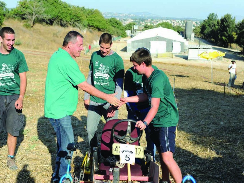 : בצר עם צעירי העמק צילום: נתנאל גדעוני צ’יז צילום