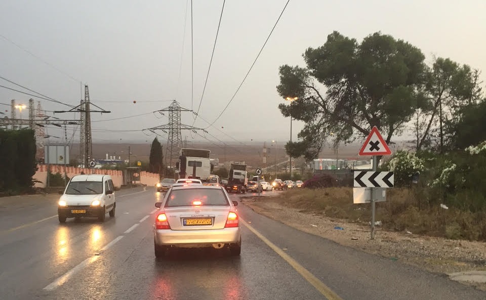 צומת כפר ברוך פקוקה בשעות הלחץ