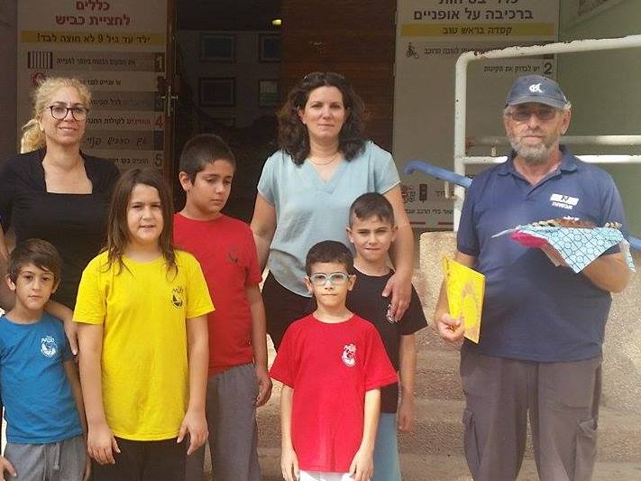גם בבית הספר "נופים" הפתעיו את המאבטח, יפים. תודה לליאת שמעוני בן חיים על התמונה
