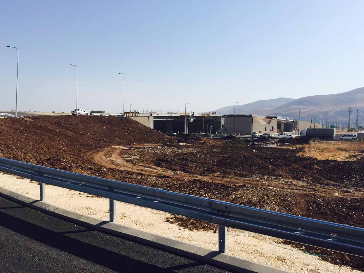 עבודות להקמת הפרדה מפלסית כחלק ממחלף בית השיטה צילום חברת נתיבי ישראל