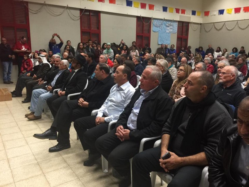 הטקס נערך במעמד ח"כ אבי דיכט, שייחים ומכובדים רבים מהסביבה