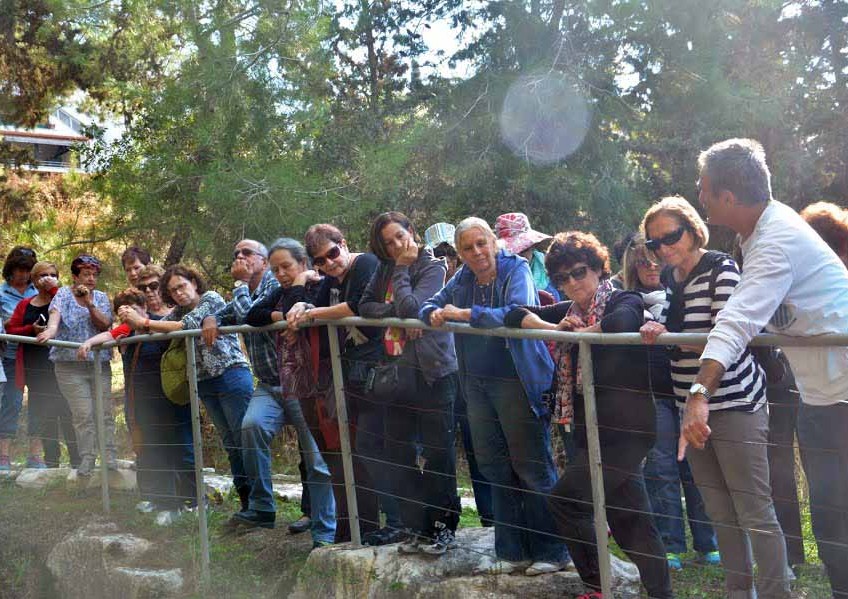 מטיילים במגדל העמק צילום: "צוצו" (דוד לוי)