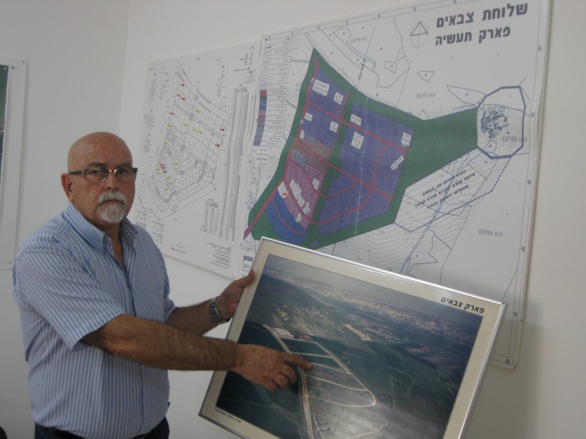 עזרא שמיר מנהל פארק תעשיות צבאים. צילום: אהרון כפיר, לוטם יח"צ