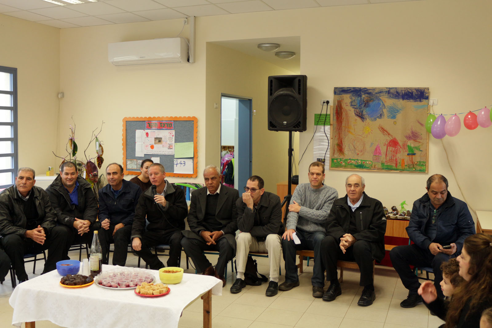 ראש מוא"ז הגלבוע נור, אנשי המועצה ובית שיטה, בגן החדש