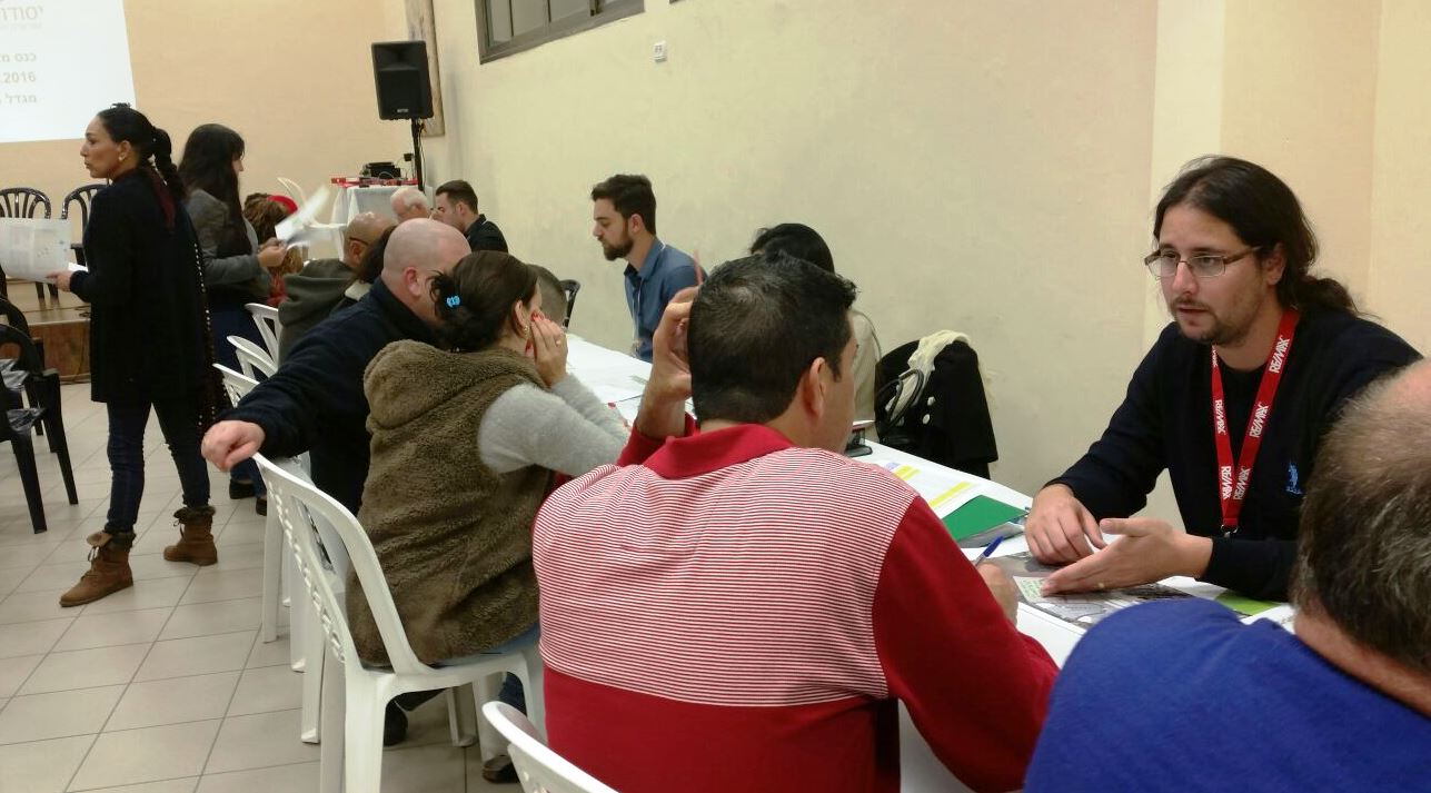 תושבים רבים הביעו התעניינות בפרויקט בכנס קודם. צילום - שביט רייכנטל