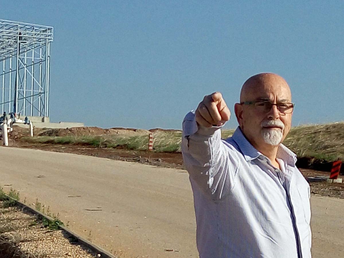 מנהל פארק התעשייה צבאים, עזרא שמיר