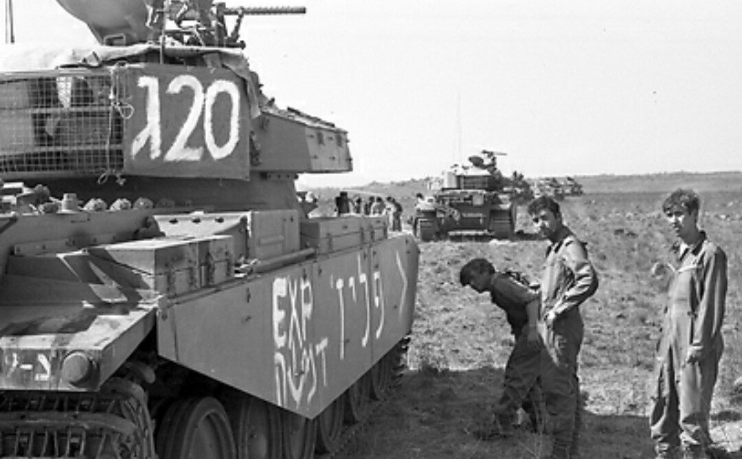 צילום מהתקופה בה שירת צביקה רוזנצוייג בגדוד