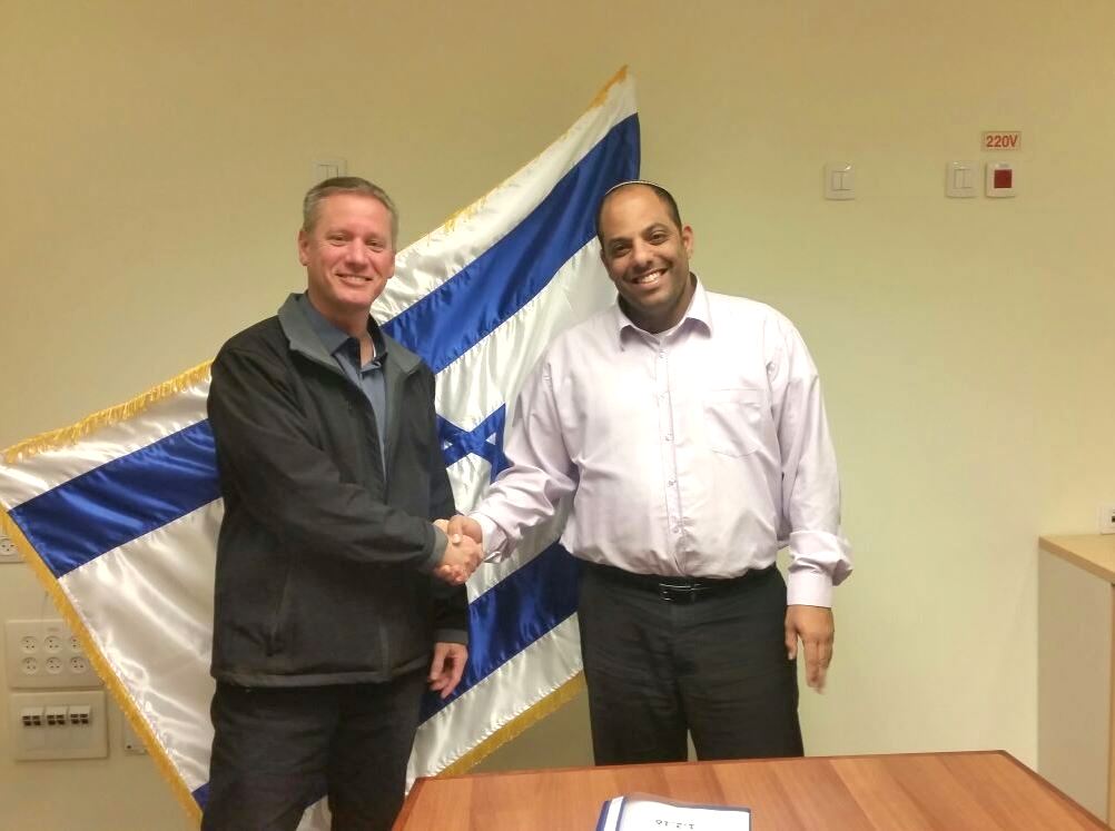 ראש מוא"ז הגלבוע עובד נור עם מנכ"ל המשרד לשוויון חברתי, אבי כהן
