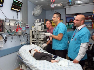 מורכב: פוליפים ענקיים הוסרו ממעיה של בת 3