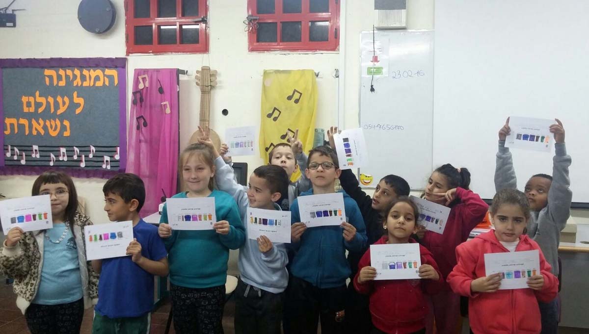 מגנטים עם תזכורות לתלמידי ביה"ס גוונים איך למחזר פסולת