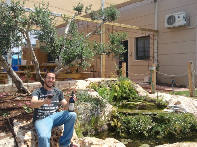 המבקרים לטעום מיינות היקב, לרכוש יינות ו/או מארזי שי במחירים מיוחדים. צילום באדיבות אתר היקב