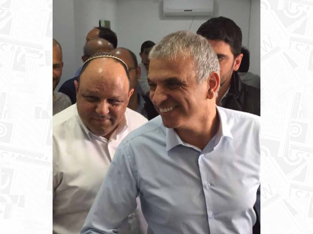 מומו לי עם השר כחלון בביקורו בעפולה
