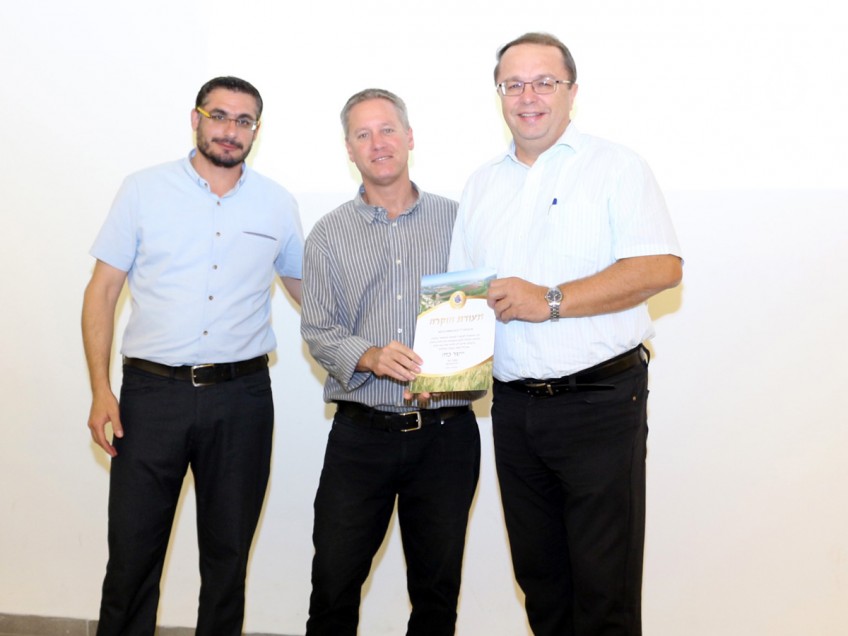 עשו כבוד בגלבוע לנדבנים. ראש מוא"ז הגלבוע ומ"מ מקומו דודי בונפיל עם ארנולד קורץ