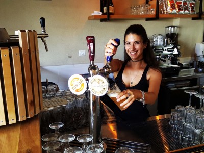 חיננית המדור טל אסולין אותרה בחיפה, ממלצרת בהצלחה, פלאש! רכילות בעמק