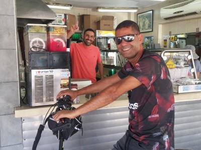 עמוס אעידן יצא לנוח בפנסיה? שוב נתפס מתרוצץ, פלאש! – רכילות בעמק