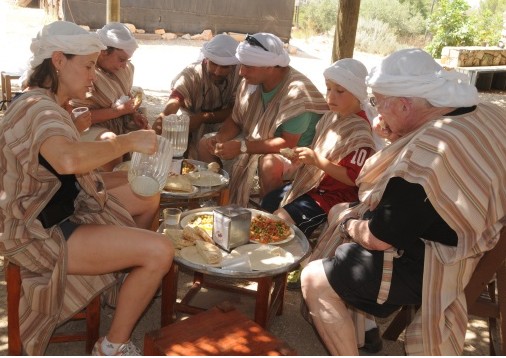 חוזרים בזמן לימי אבותינו ומייצרים מזון כמו אזחוזרים בזמן לימי אבותינו ומייצרים מזון כמו אז