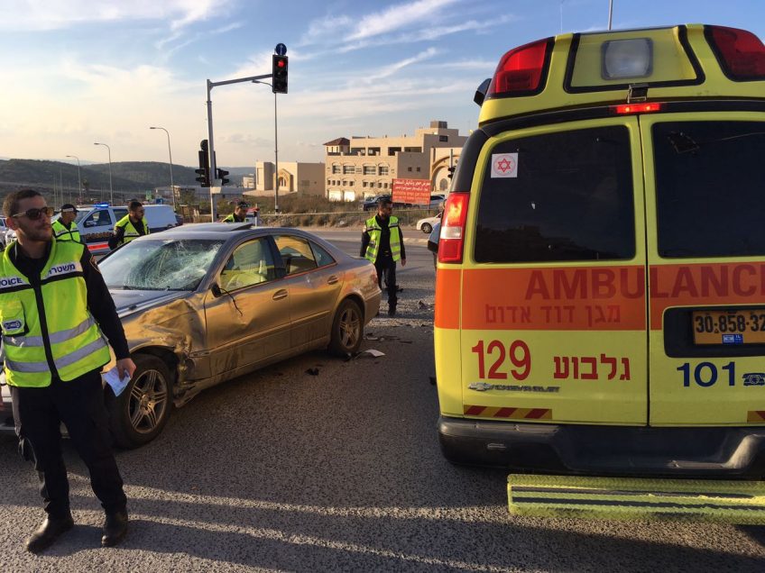 עפולה: בן 40 נפצע קשה בתאונת דרכים עפולה: בן 40 נפצע קשה בתאונת דרכים