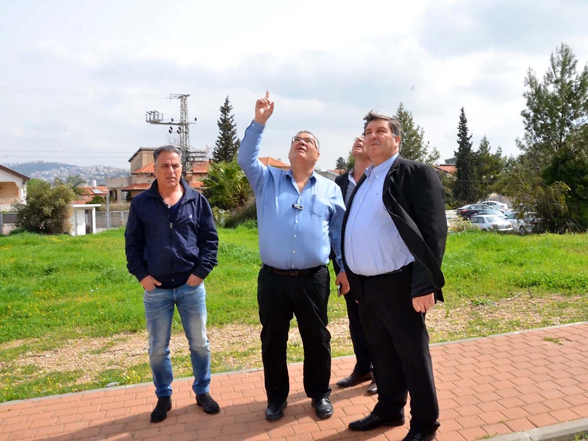 עטר וברדה מסיירים במגדל המים במגדל העמק