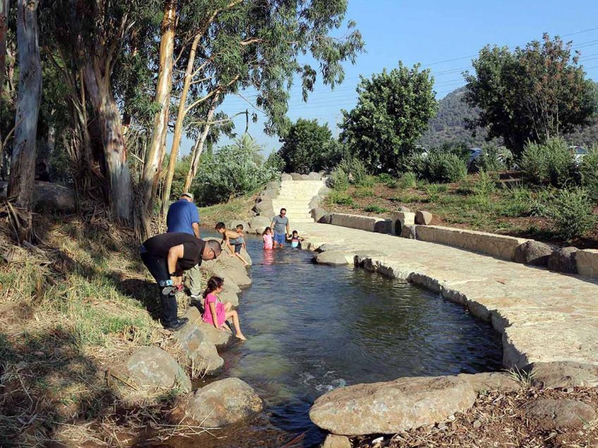 בריכת שכשוך לילדים בערוץ נחל חרוד