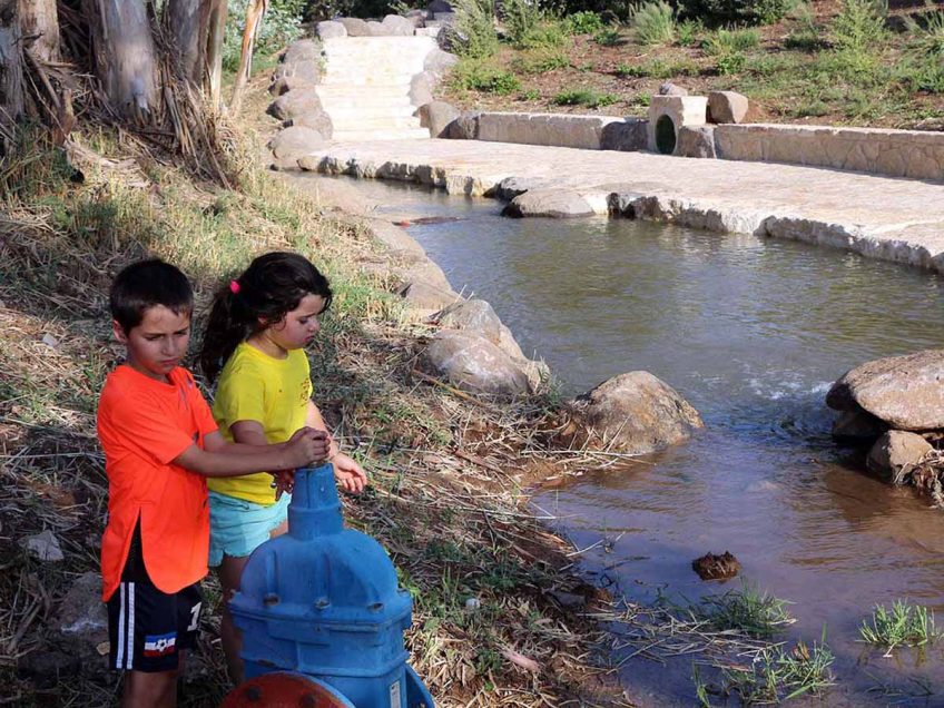 אחרי 90 שנה: זורמים המים בערוץ המקורי של נחל חרוד