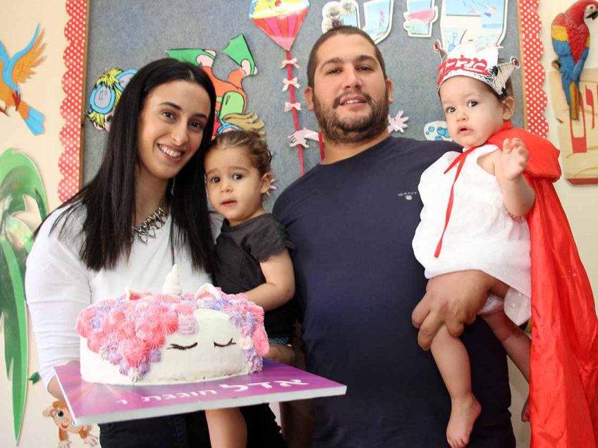 יום הולדת שמח לאדל הקטנה והמתוקה מקסימה וממיסה את הלב. הרבה נחת להורים
