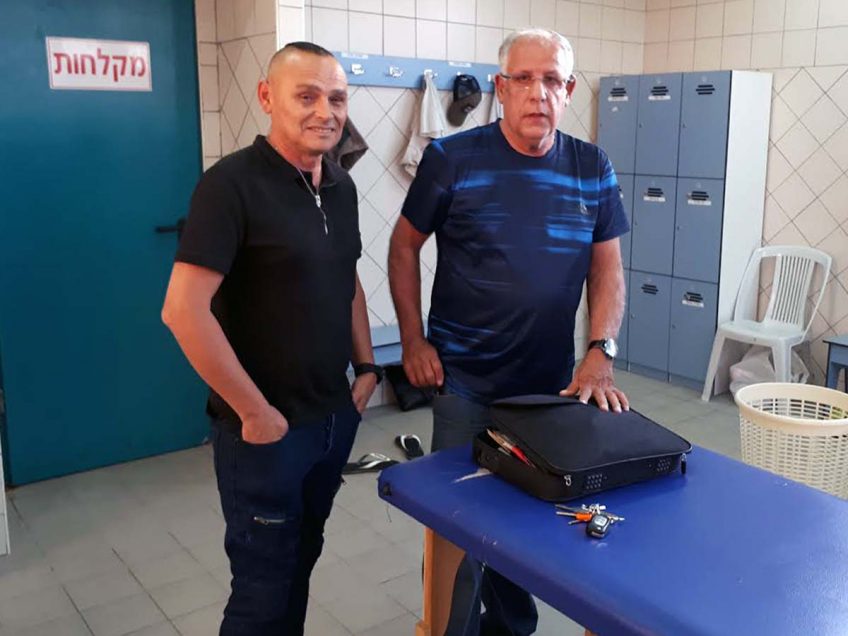 דני אסולין: "אני כבר נגעל מהכדורגל, מת לעזוב את הקבוצה" דני אסולין: "אני כבר נגעל מהכדורגל, מת לעזוב את הקבוצה"