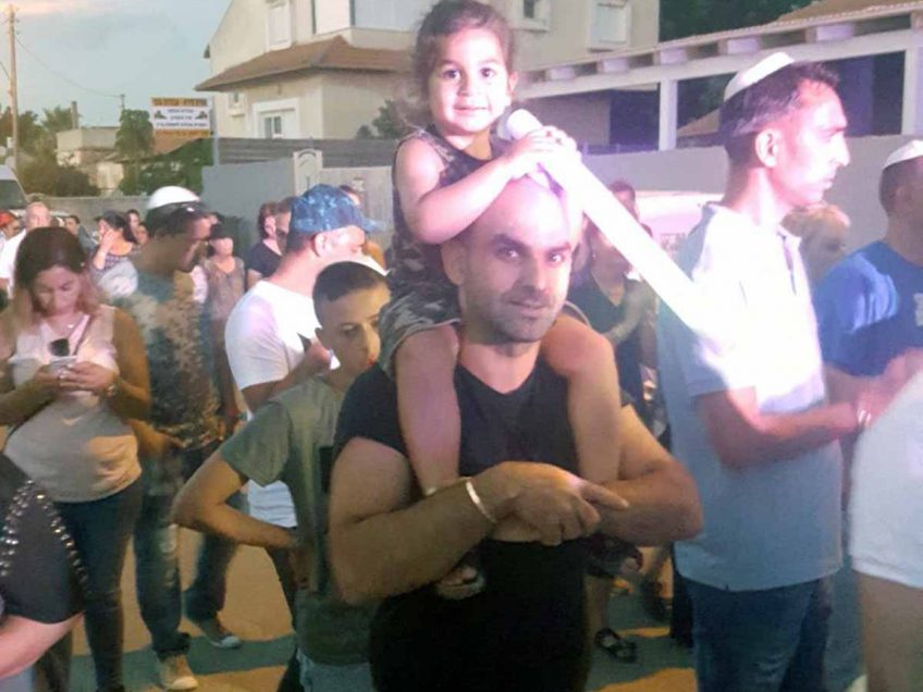 מודים באשמה, התמוגגנו מאב השנה ארז זכור עם היורש המתוק בן