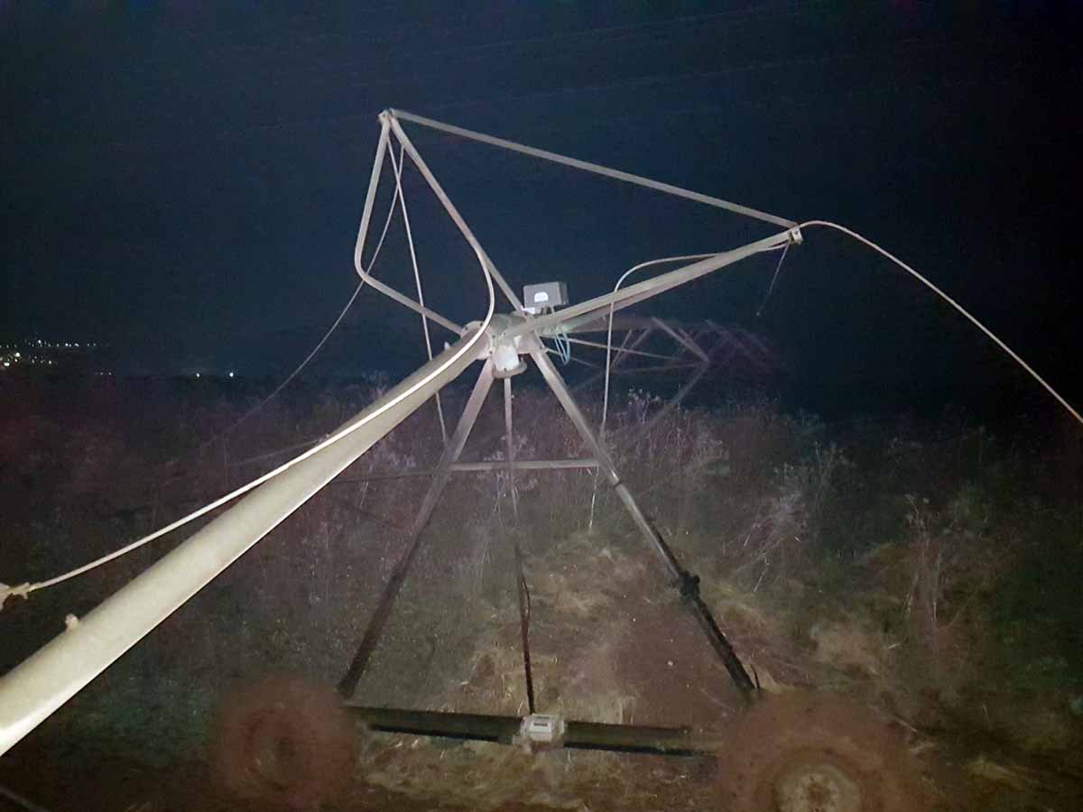 מתקן ההשקיה שגלש לכביש וגרם לתאונה