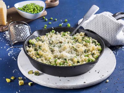 מתכון מנצח לשבועות: ריזוטו מפסטה קטנה עם ירקות ירוקים וגבינות