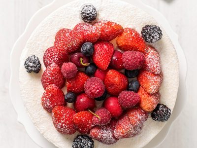 מתכון לחג השבועות: עוגת גבינה קרה עם וניל ופירות יער