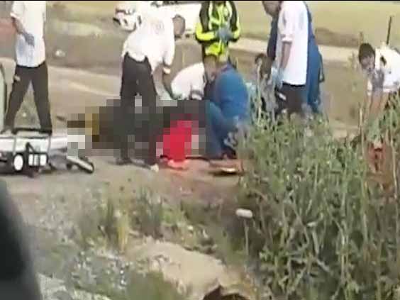 צוותי מד"א מעניקים טיפול רפואי לרוכב האופנוע